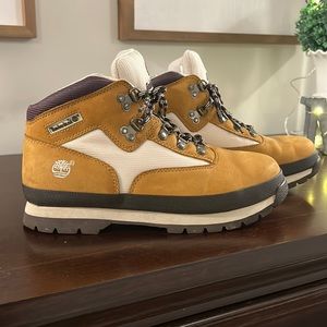 Like new Timberland boots 🥾
